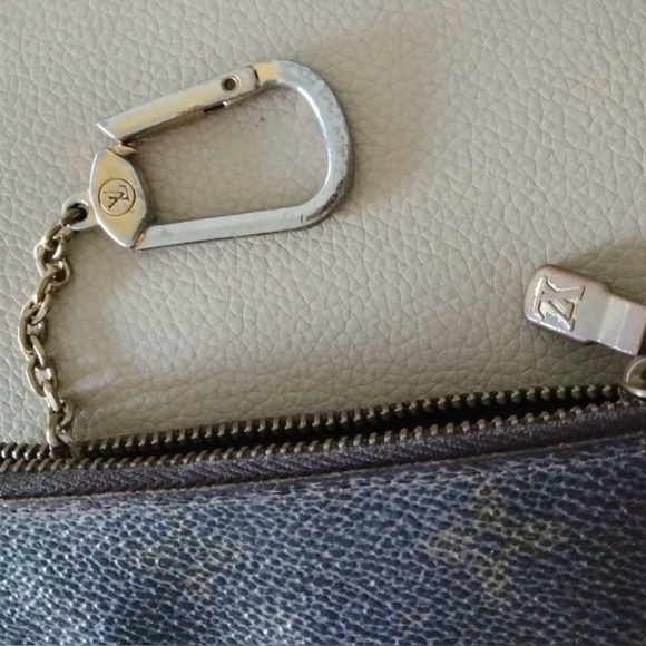💯 Authentic Louis Vuitton Monogram Key Chain
W/Hook - Picture 6 of 7